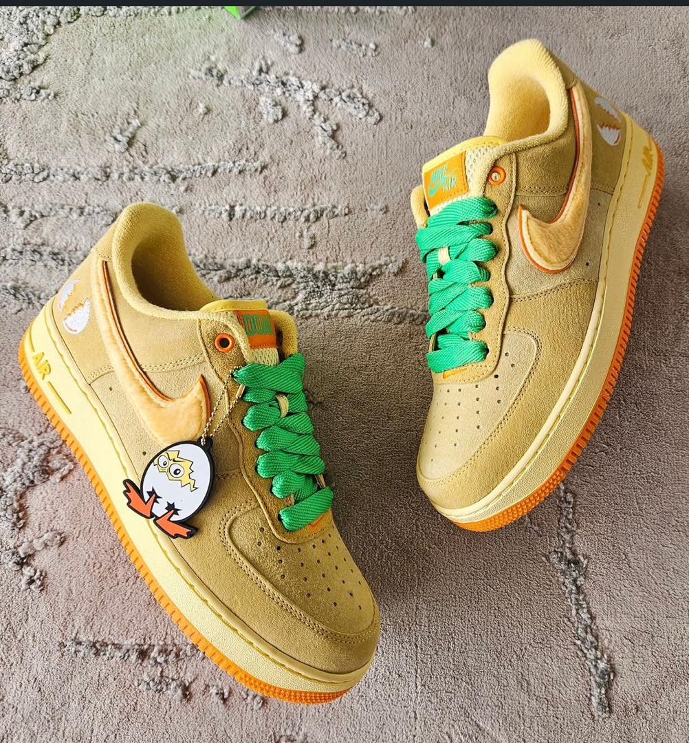 Paire de sneakers en vedette DMC